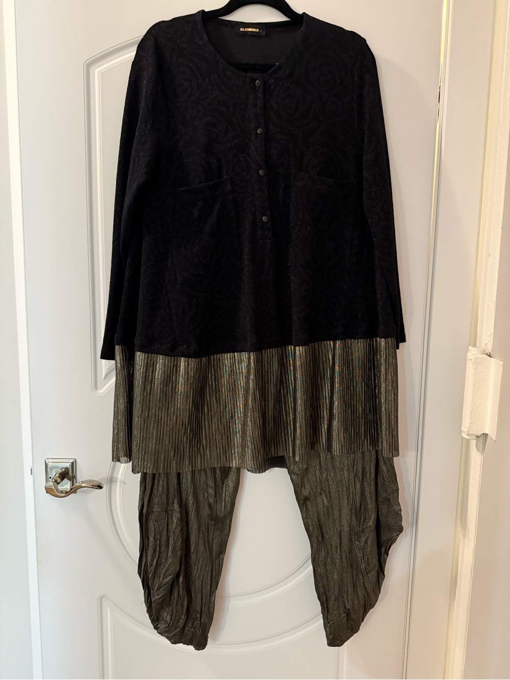 Alembika Black Tunic with Gold Metallic Pleated Hem and Harem Pants Set Sz 2
